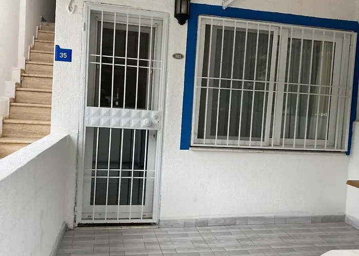 מלון דירות Izan Bakis